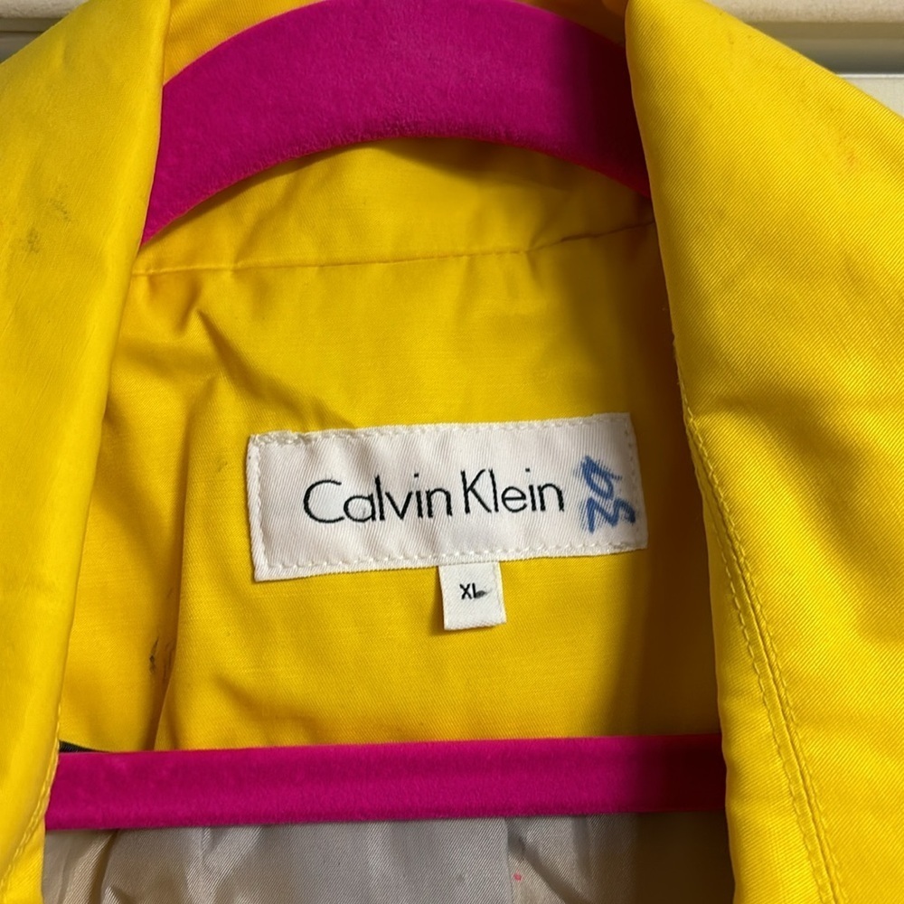 Was It Real? Calvin Klein Yellow Raincoat - Picture 4 of 5